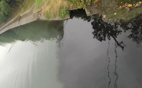 湖北荊州市排污囗&ldquo;一堵了之&rdquo; 造成生活污水倒灌街面 群眾反映強烈